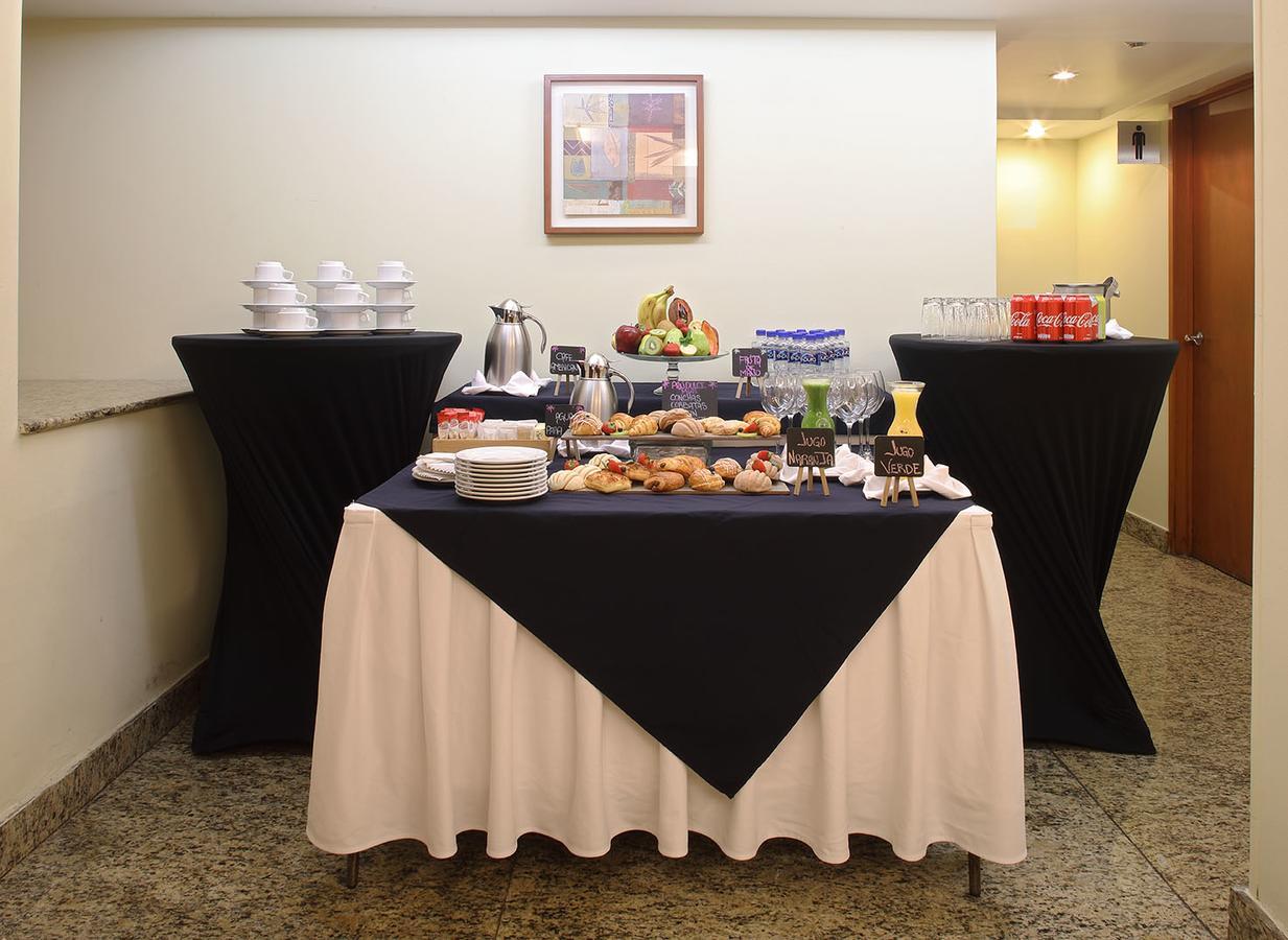Emporio Reforma Hotel Mexico-stad Buitenkant foto A buffet table
